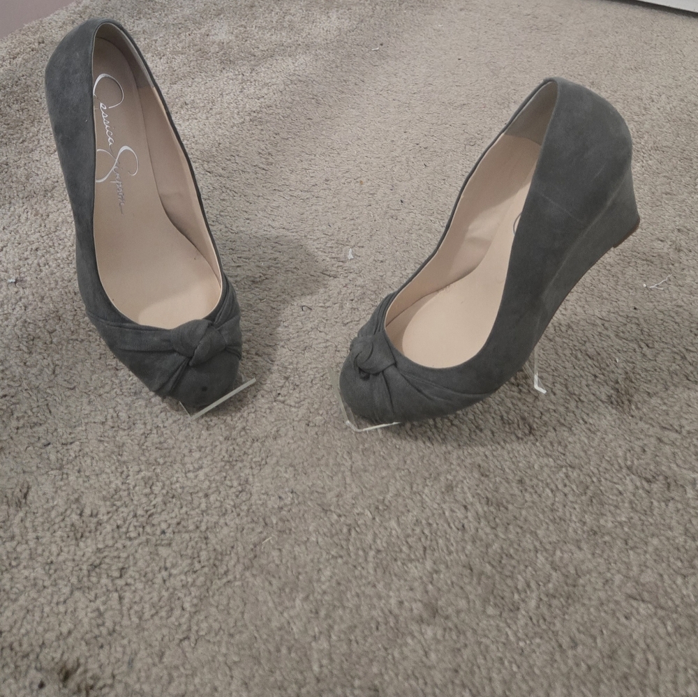 Jessica Simpson Suede Gray Wedge Heels - Size 8.5 - Picture 4 of 7